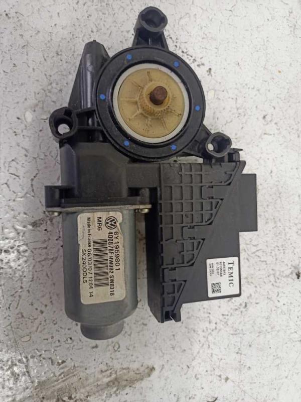 MOTEUR LEVE VITRE AVANT GAUCHE SKODA FABIA - Vue 1